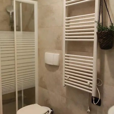 Arco Pace شقة